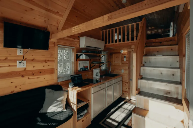 8 Huge Benefits to Downsizing into a Tiny Home